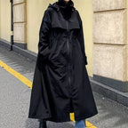 Oversized mantel voor dames in maxilengte met capuchon en capedetail