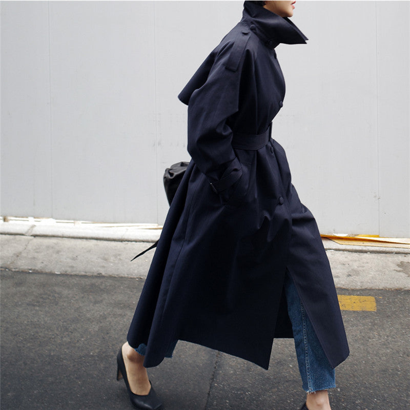 Lange trenchcoat voor dames met ceintuur en hoge opstaande kraag