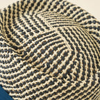 Strohoed voor dames met brede rand en contrasterende band