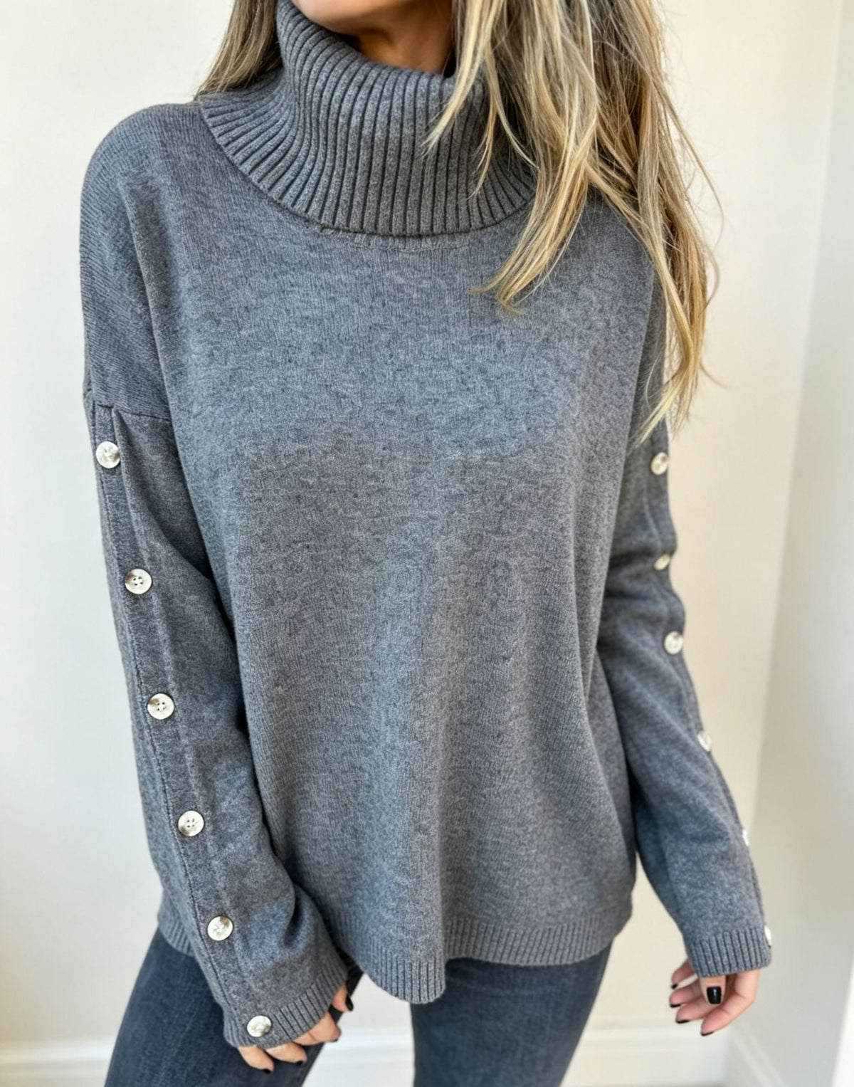 Mara | Oversized coltrui voor dames met lange mouwen en knopen