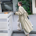 Oversized trenchcoat voor dames met cape op de rug en koord in de taille