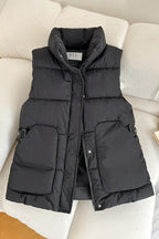 Gewatteerde utility-bodywarmer voor dames met opstaande kraag en grote klepzakken