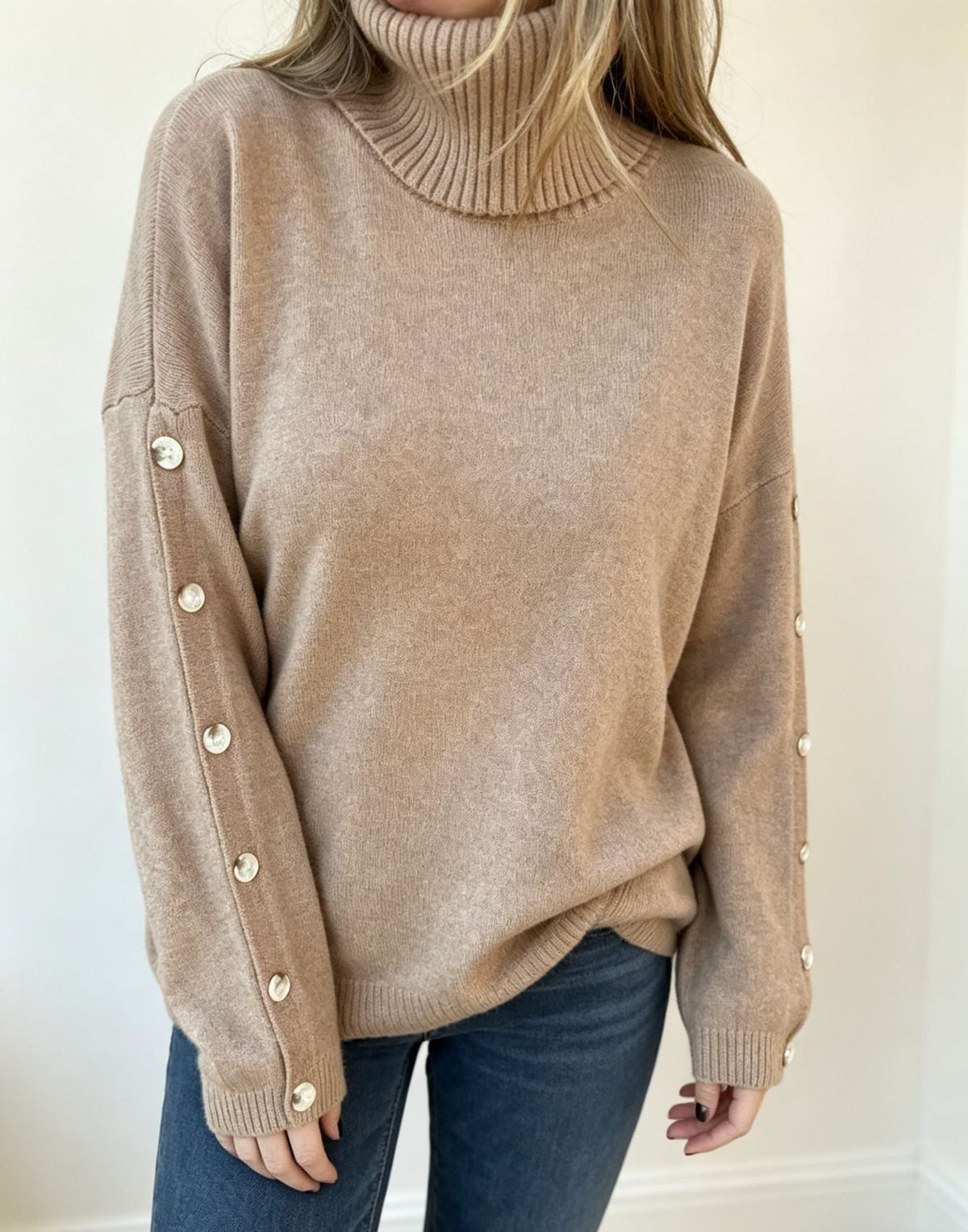 Mara | Oversized coltrui voor dames met lange mouwen en knopen