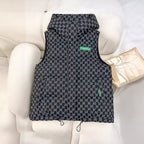 Gewatteerde bodywarmer voor dames met capuchon, allover logoprint en verstelbare zoom