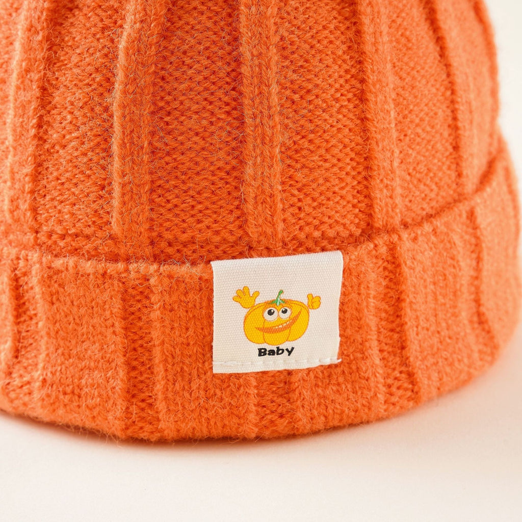 Babymutsje in pompoenlook met blaadje en steeltje