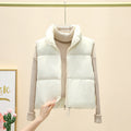Extra lichte, korte gewatteerde bodywarmer voor dames met hoge opstaande kraag en koord