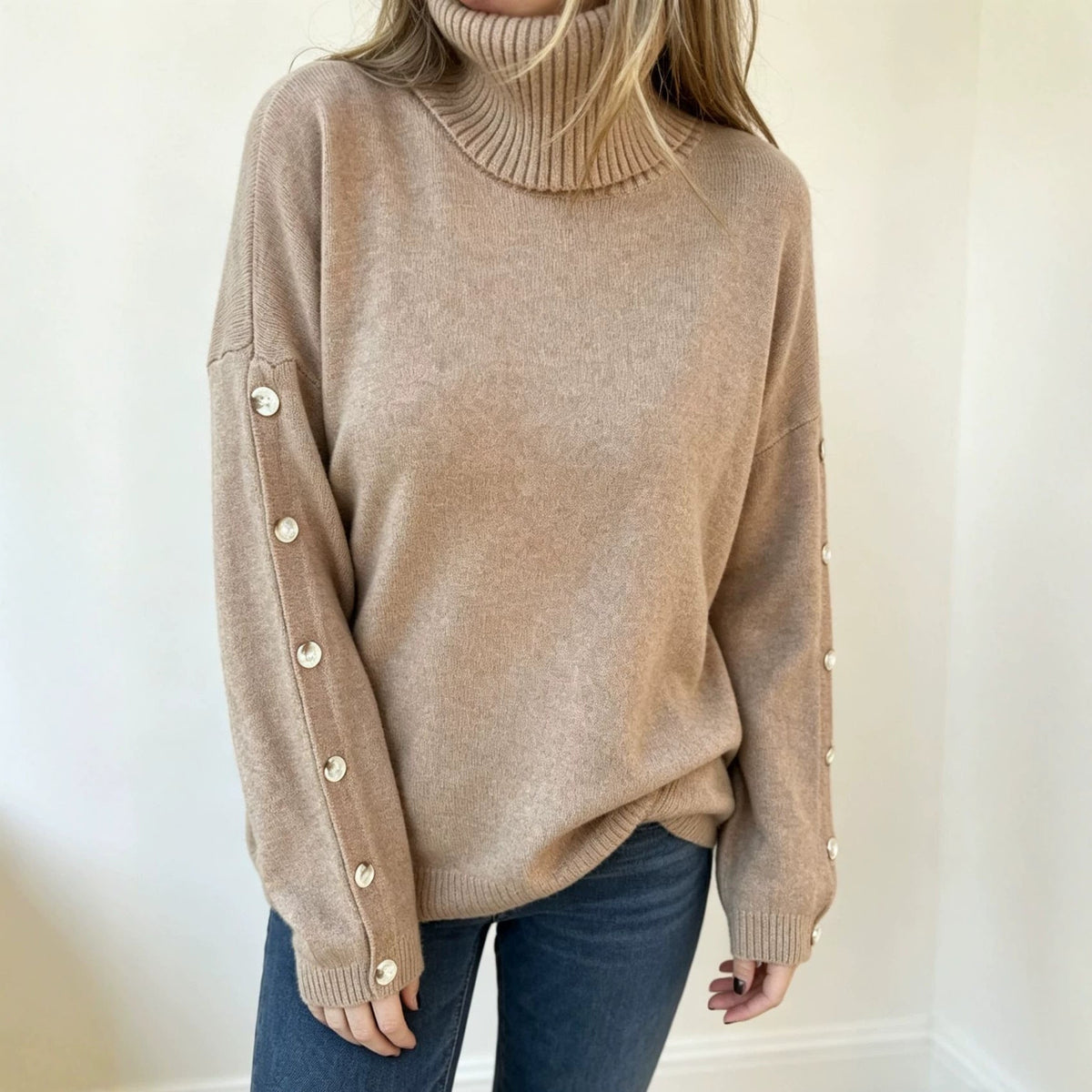 Mara | Oversized coltrui voor dames met lange mouwen en knopen