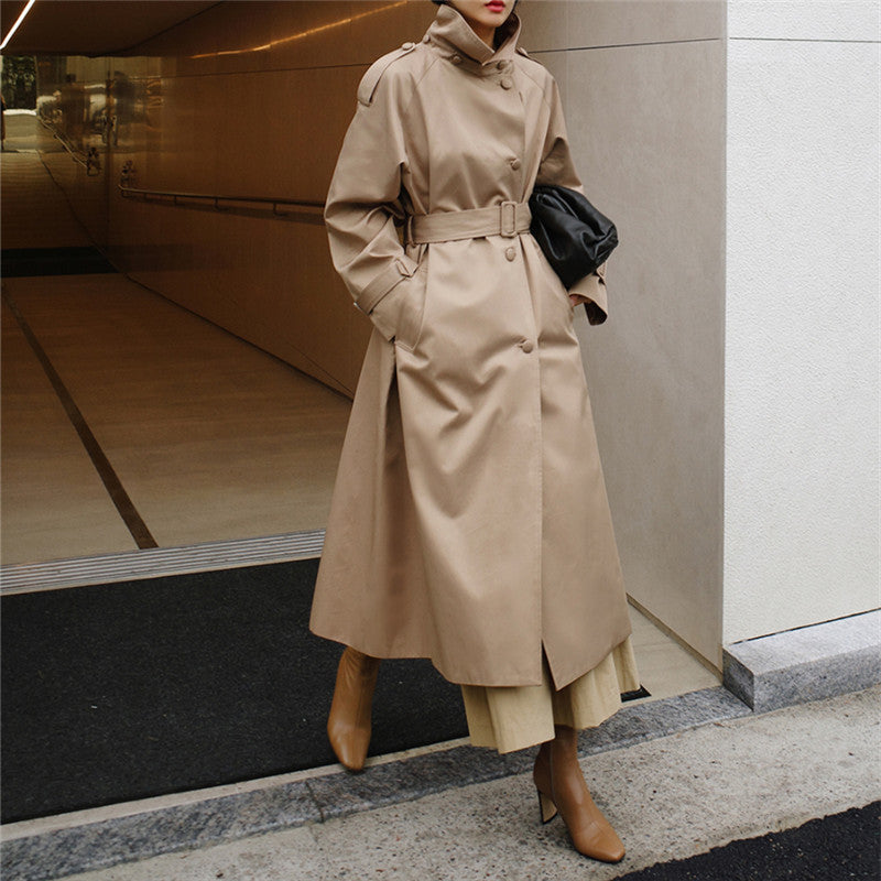 Lange trenchcoat voor dames met ceintuur en hoge opstaande kraag