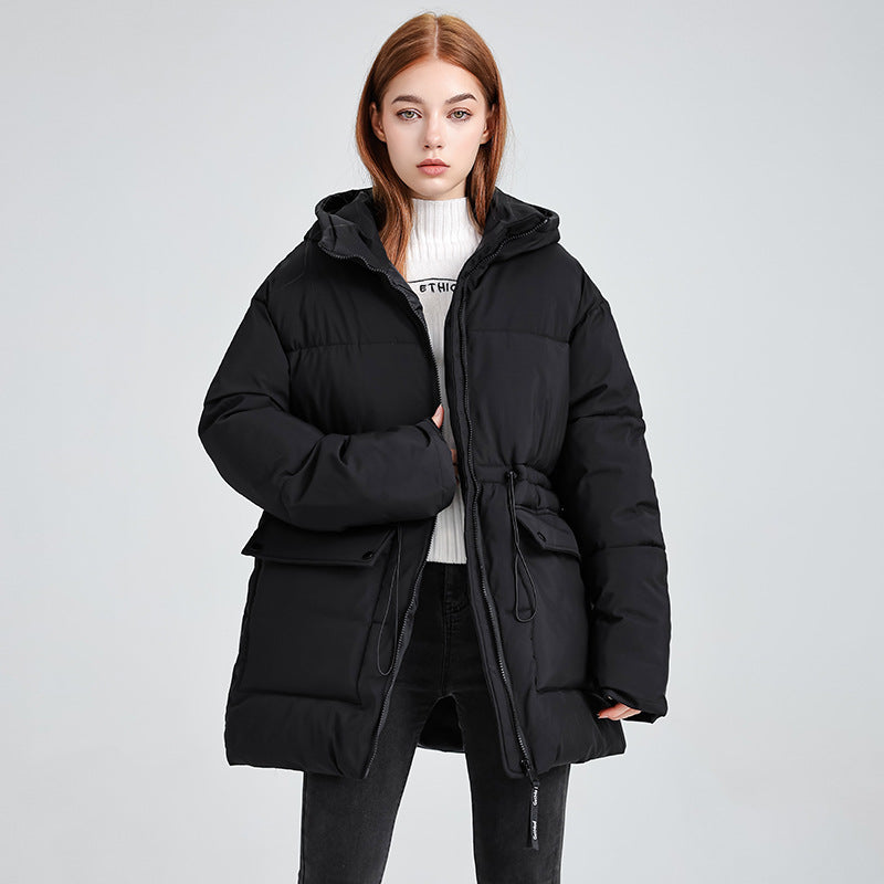 Halflange thermoparka voor dames met tunnelkoord in de taille en capuchon