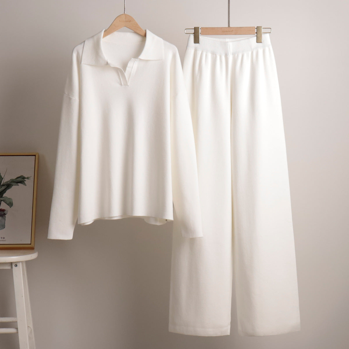 Conjunto de ropa lounge para mujer – Suéter de punto oversize con cuello y pantalón ancho – Cómodo y moderno para casa y ocio