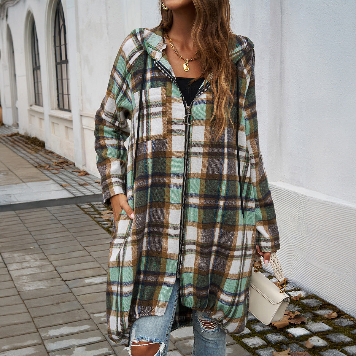Lange geruite damesmantel met capuchon en ballonzoom