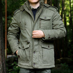 Parka voor heren met capuchon, koord, knopen en zakken