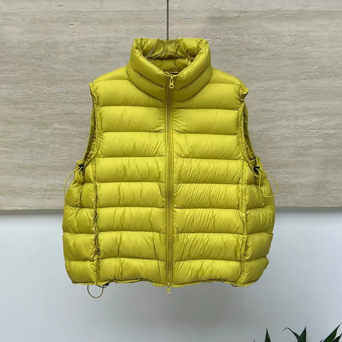 Lichte gewatteerde bodywarmer voor dames met tweewegrits