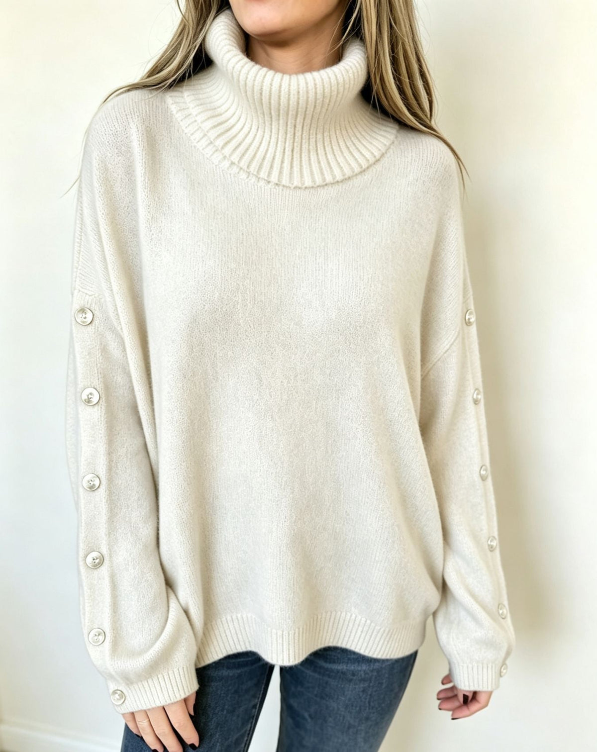 Mara | Oversized coltrui voor dames met lange mouwen en knopen