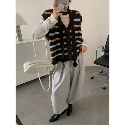 Gilet in maglia da donna lavorato a righe e pon pon, scollo a V