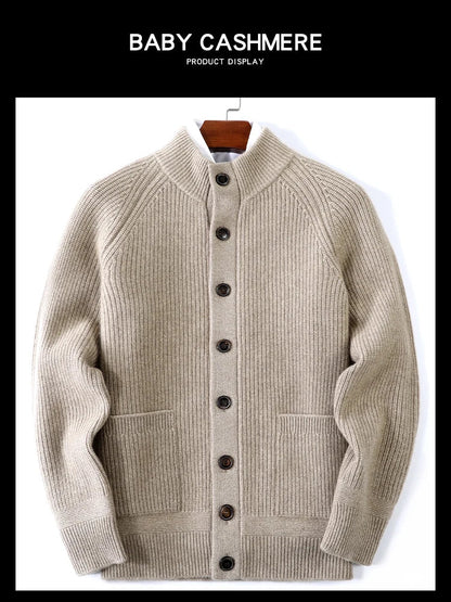 Cardigan da uomo beige con collo alto, abbottonatura e lavorazione a coste