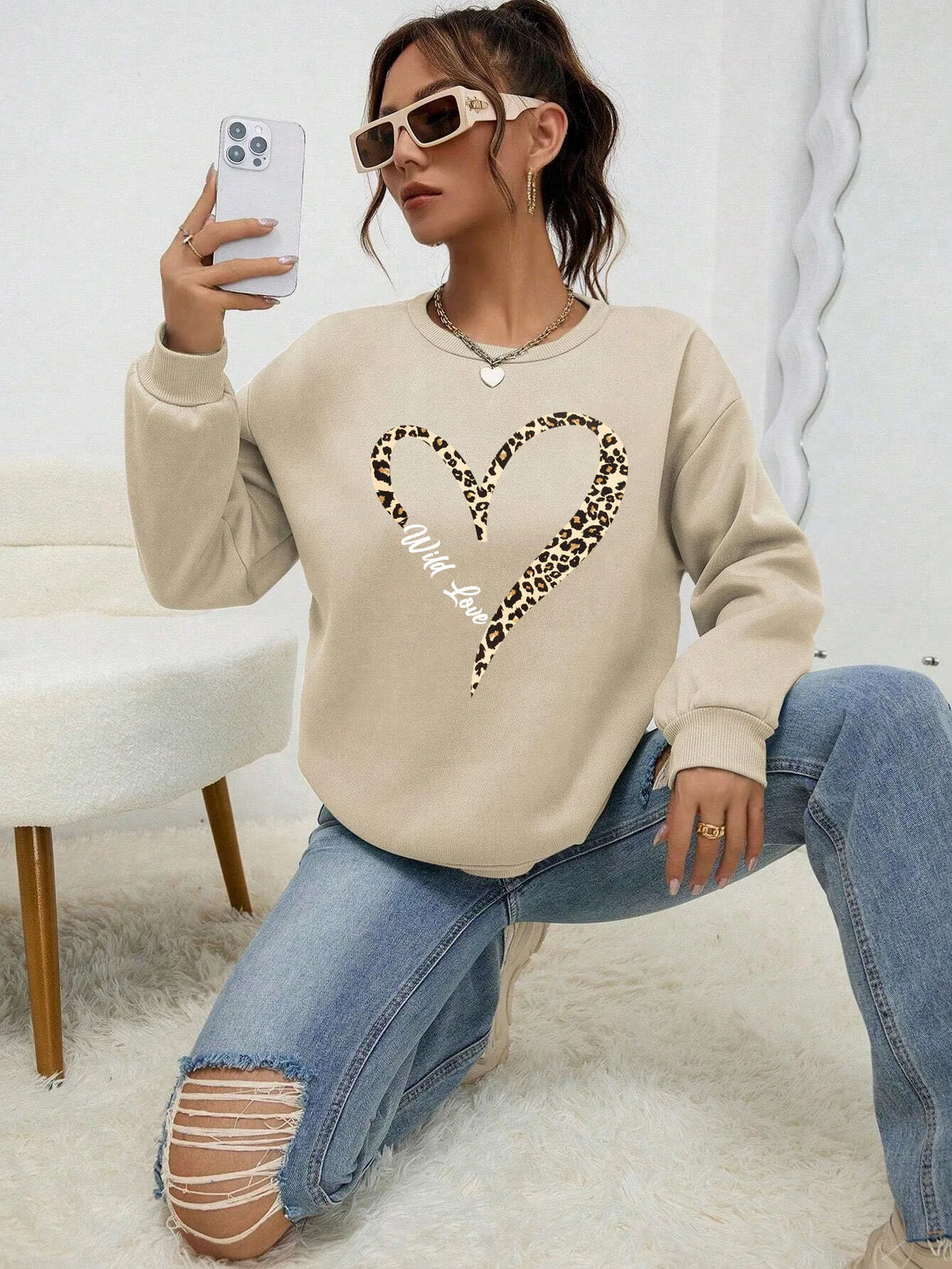 Sweat-shirt bleu pour femme avec imprimé cœur léopard, col rond et manches longues