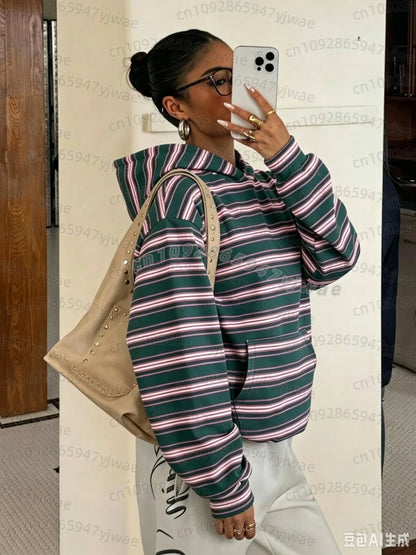 Hættetrøje til damer med camouflage-mønster, oversize-model med hætte og kængurulomme