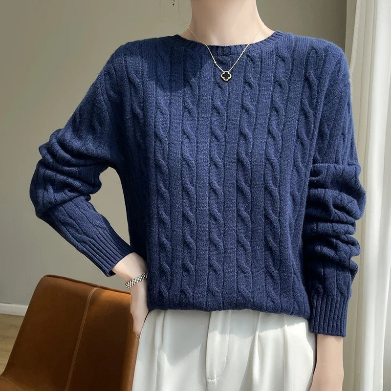 Dame-kabelstriksweater med rund hals og lange ærmer