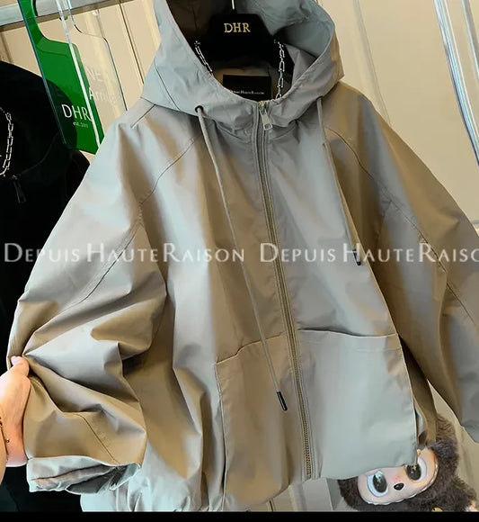 Damen Jacke mit Kapuze und Reißverschluss, weite Passform, vorne zwei Taschen