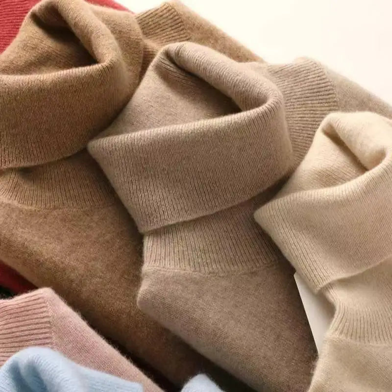 Maglione dolcevita da donna con maniche lunghe in materiale morbido