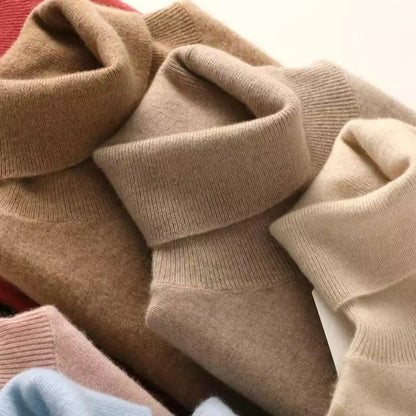 Maglione dolcevita da donna con maniche lunghe in materiale morbido