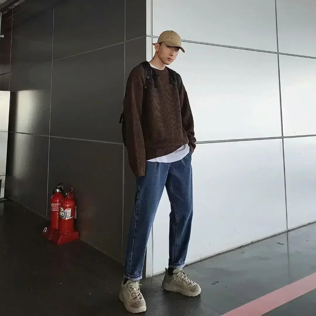 Unisex oversized strikkegenser med rund hals i ribbestrikk