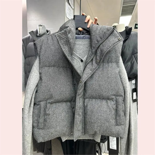 Gilet ouatiné gris avec col montant et boutons-pression