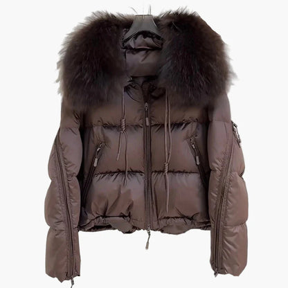 Giacca invernale imbottita da donna con cappuccio e lussuoso collo in pelliccia – giacca corta elegante per giornate fredde