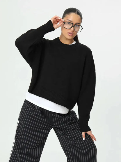 Damski oversize’owy sweter dzianinowy z okrągłym dekoltem