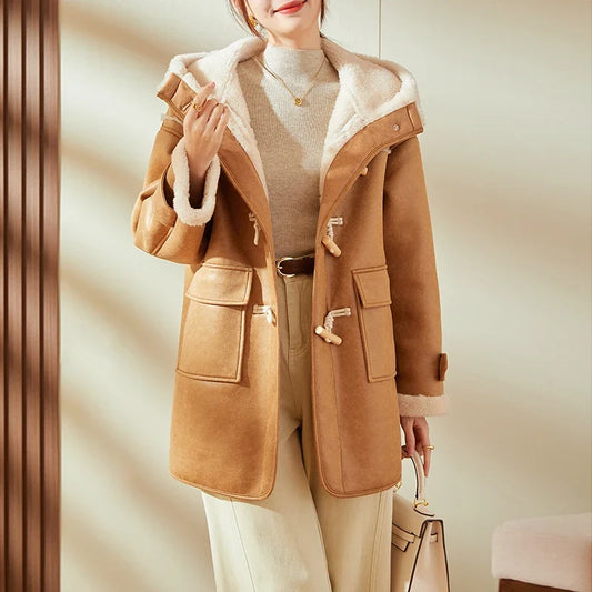 Manteau d’hiver pour femme à capuche et brandebourgs, camel