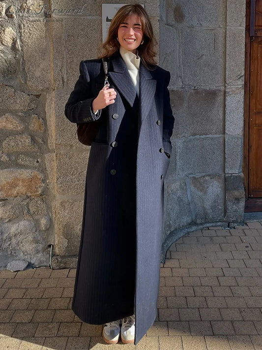 Lang kåpe til dame, pinstripe, dobbeltspent, blå