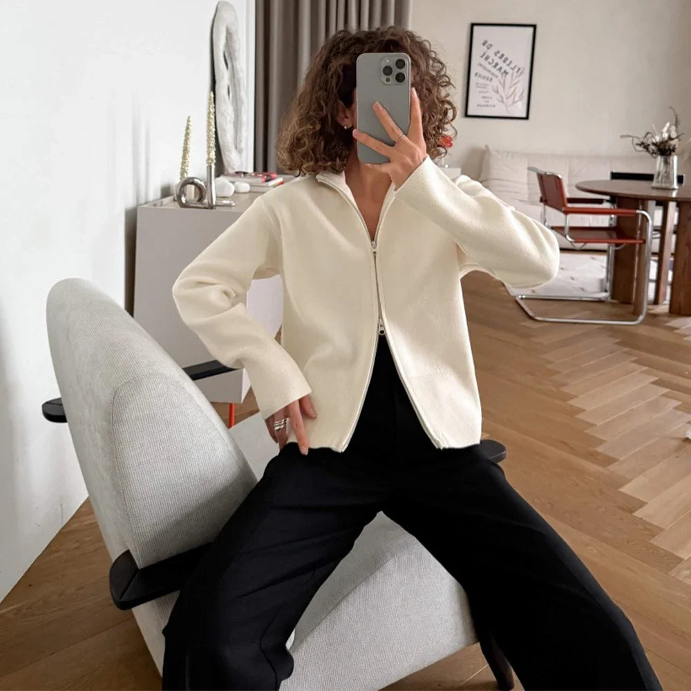 Cardigan da donna in maglia con cerniera e collo rialzato