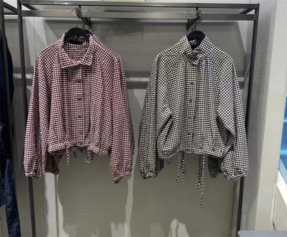 Damesblouse met ruitpatroon, hoge kraag en veterdetails – lange mouwen