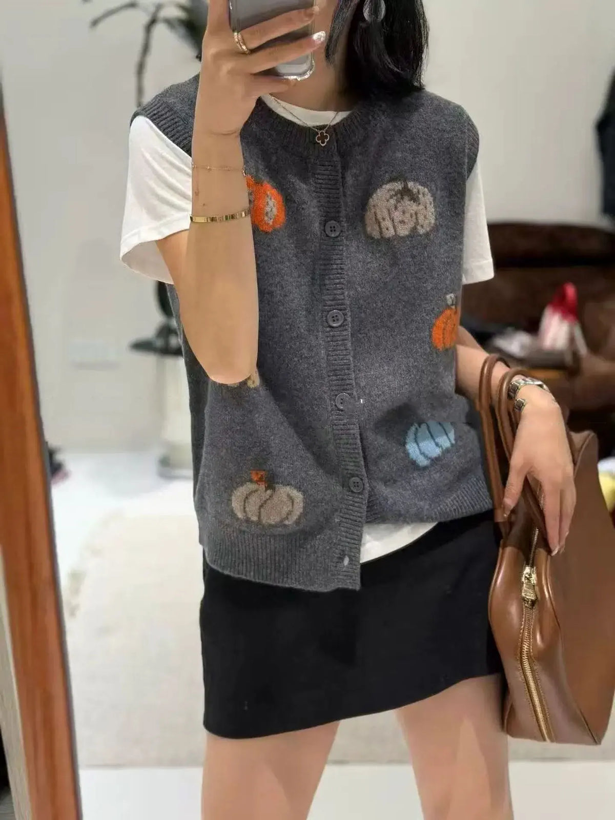 Damen Strickweste mit Kürbis-Motiven, ärmelloser Cardigan mit Knöpfen