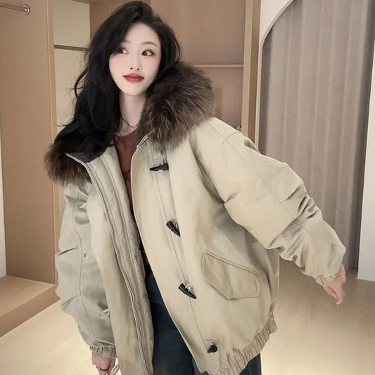 Veste d'hiver courte pour femme avec col en fausse fourrure et boutons brandebourg