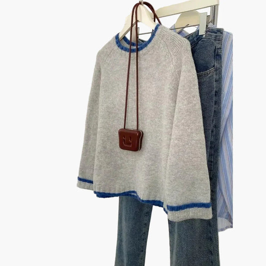 Damski sweter w casualowym stylu z kontrastowymi detalami i okrągłym dekoltem – idealny na co dzień
