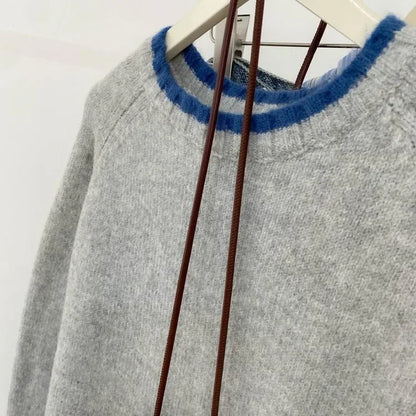 Damski sweter w casualowym stylu z kontrastowymi detalami i okrągłym dekoltem – idealny na co dzień