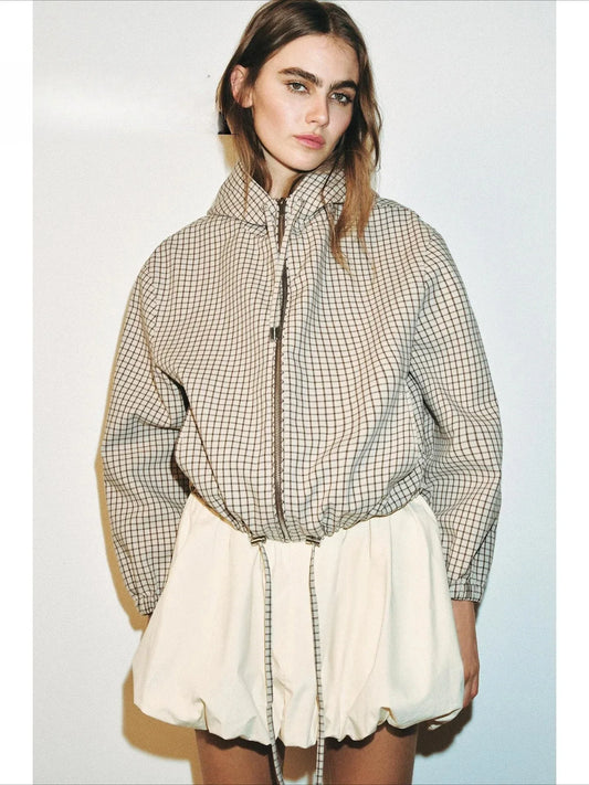 Gesteppte Jacke mit Kapuze und Karomuster, Beige