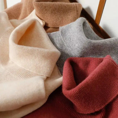 Maglione dolcevita da donna con maniche lunghe in materiale morbido