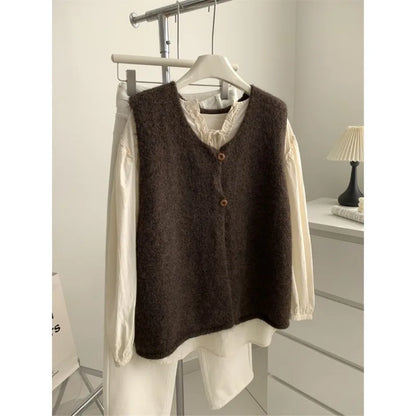 Gilet da donna in maglia con scollo a V e bottoni - Smanicato, lavorazione a trecce, vestibilità ampia