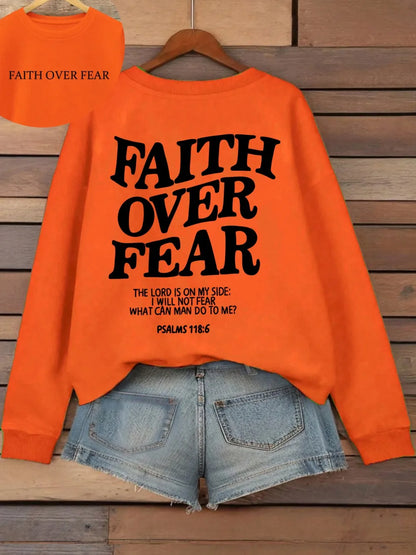 Hættetrøje med teksten "Faith Over Fear" til damer