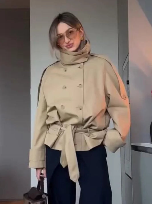 Kort jacka för damer i trenchstil, beige, dubbelknäppt med skärp och ståkrage