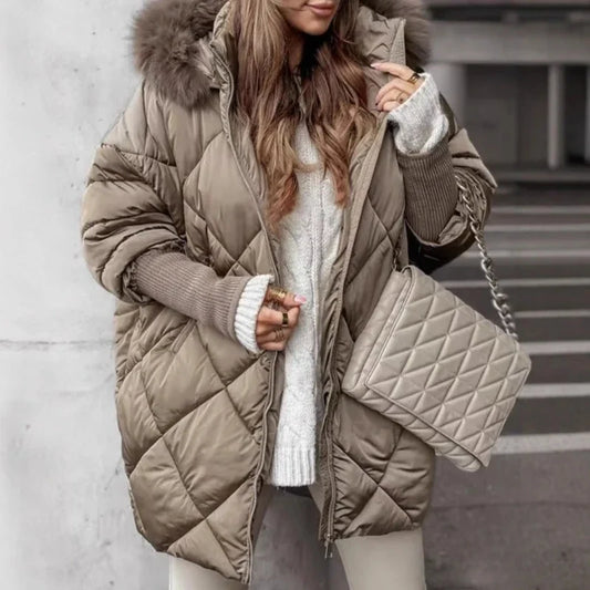 Damen Steppjacke mit Kapuze und Fellimitat-Besatz – Warm gefütterter Wintermantel