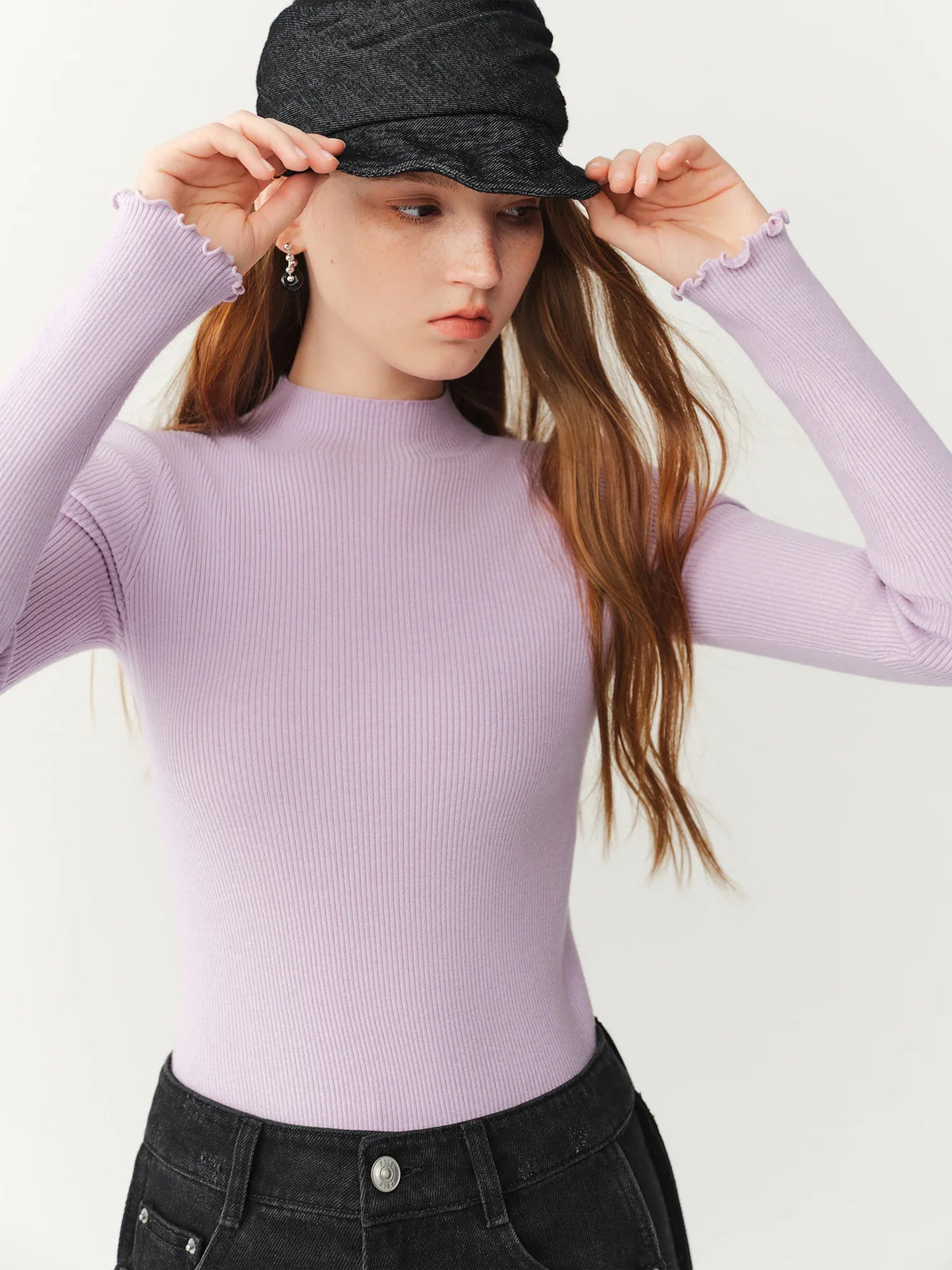 Geripptes Damen Langarmshirt mit Stehkragen und Wellenkanten