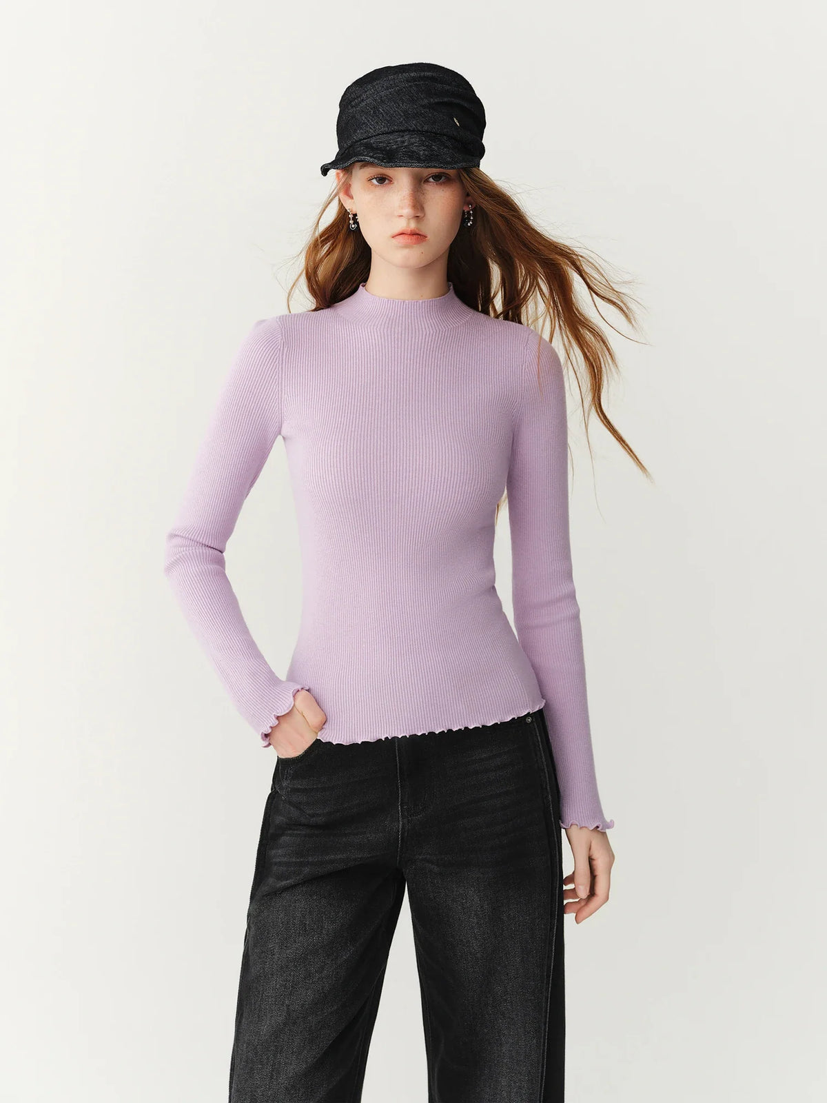 Geripptes Damen Langarmshirt mit Stehkragen und Wellenkanten
