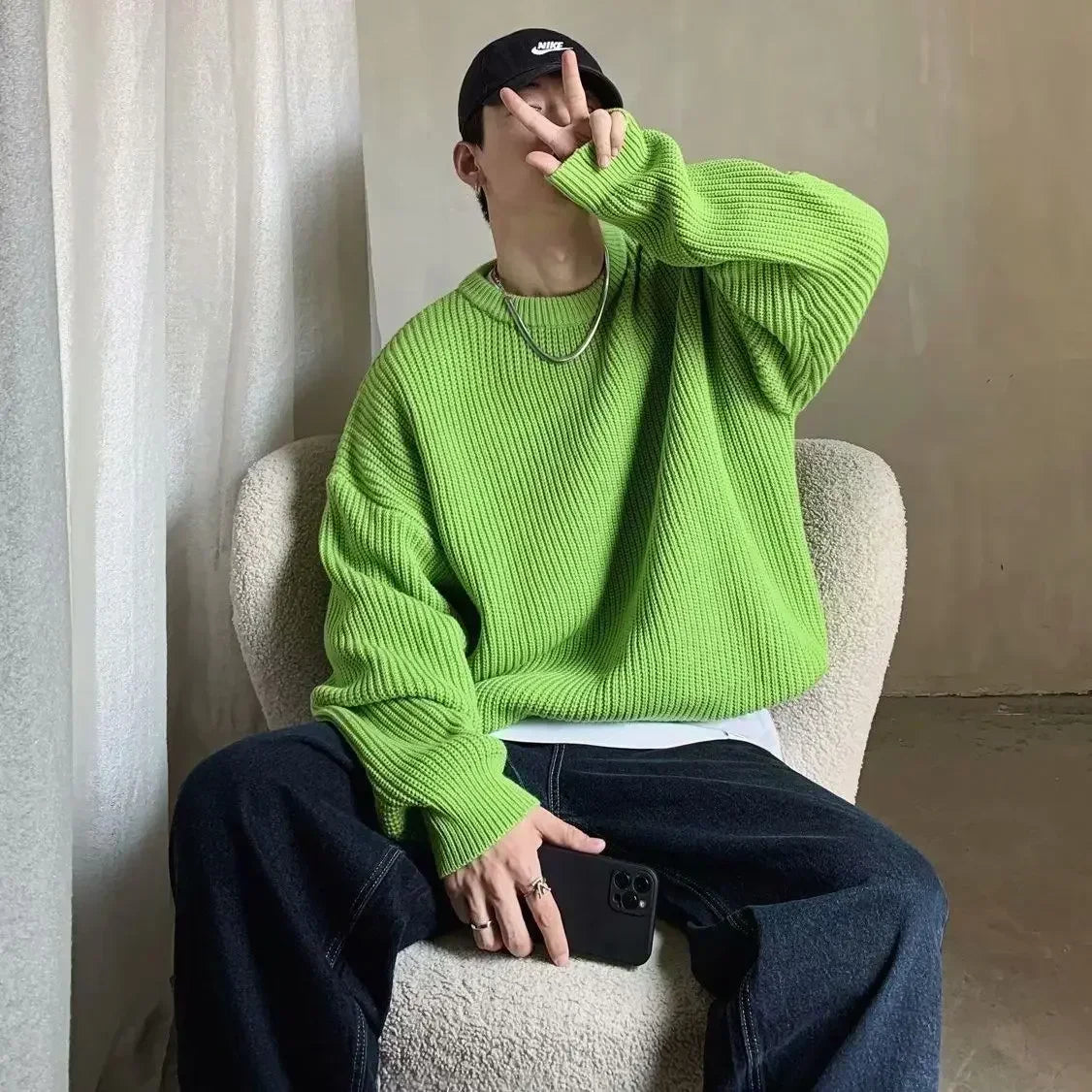 Unisex oversized strikkegenser med rund hals i ribbestrikk
