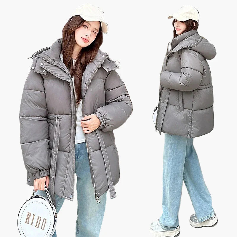 Giacca invernale trapuntata da donna con cintura e cappuccio – Giacca outdoor alla moda per giornate fredde