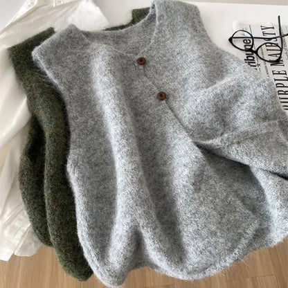 Gilet da donna in maglia con scollo a V e bottoni - Smanicato, lavorazione a trecce, vestibilità ampia