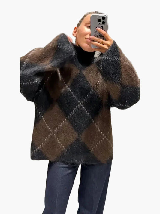 Damski oversize sweter w kratę na stylowe jesienne i zimowe stylizacje